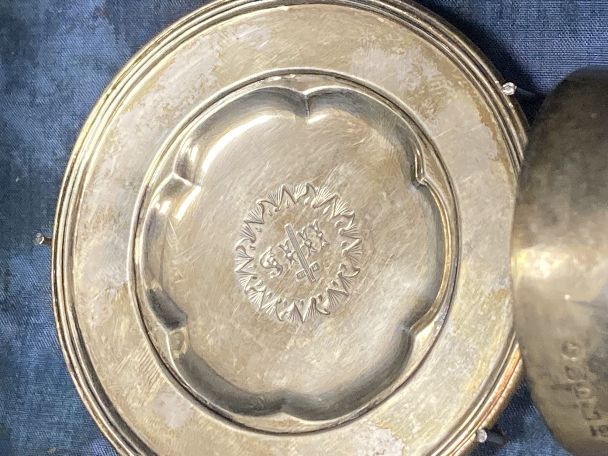 A Victorian silver communion chalice and paten, Henry Wilkinson & Co, Sheffield, 1862, chalice 93mm, in display case.